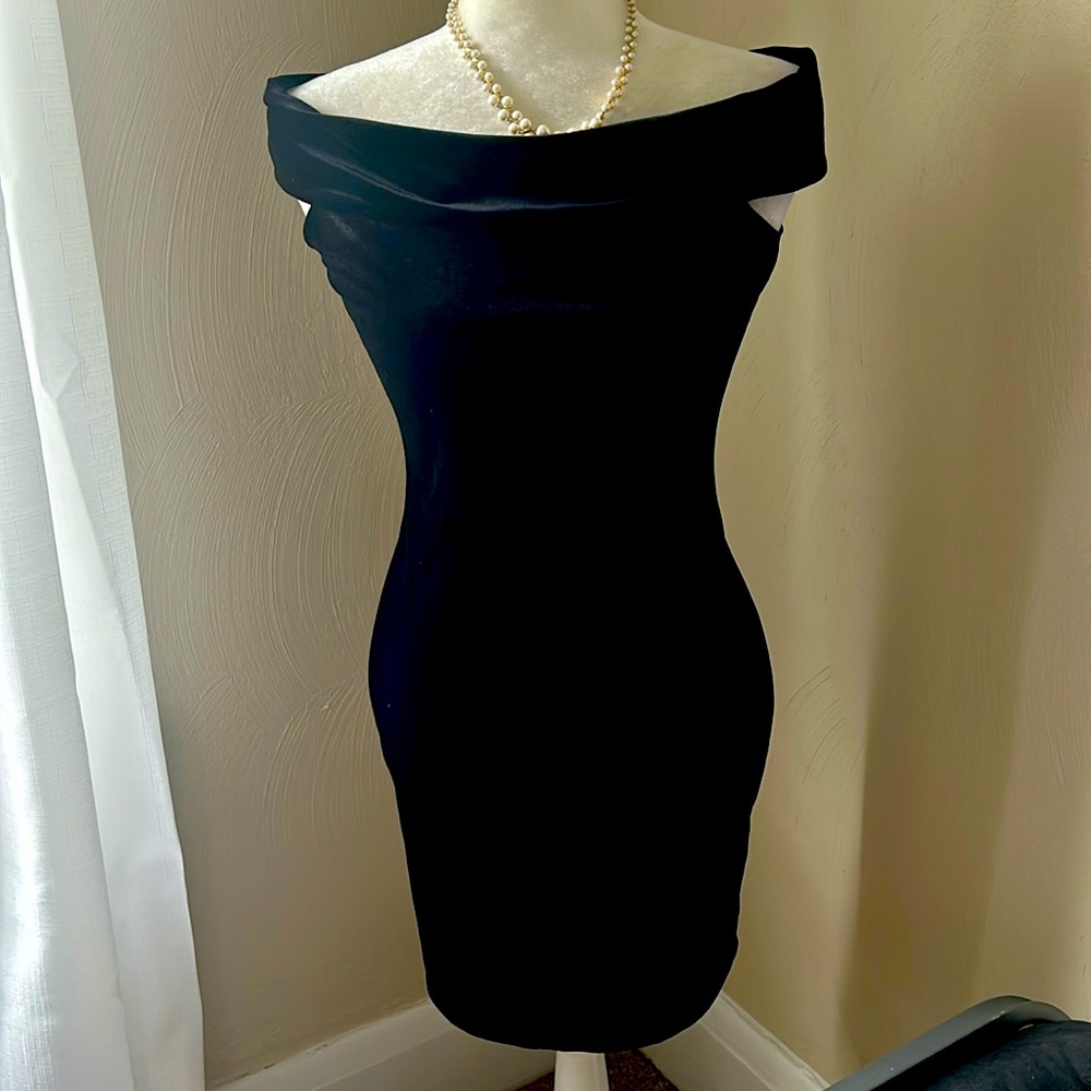 Sexy little black dress French connection… Black velvet size 6 beautiful
